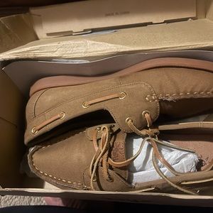 Brown casual shoes